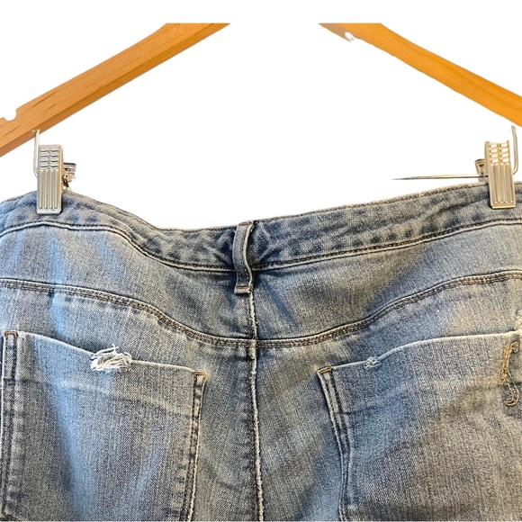 STYLE & CO DENIM Women's Distressed Denim Boyfriend Style Jeans Size 14P - Picture 10 of 10